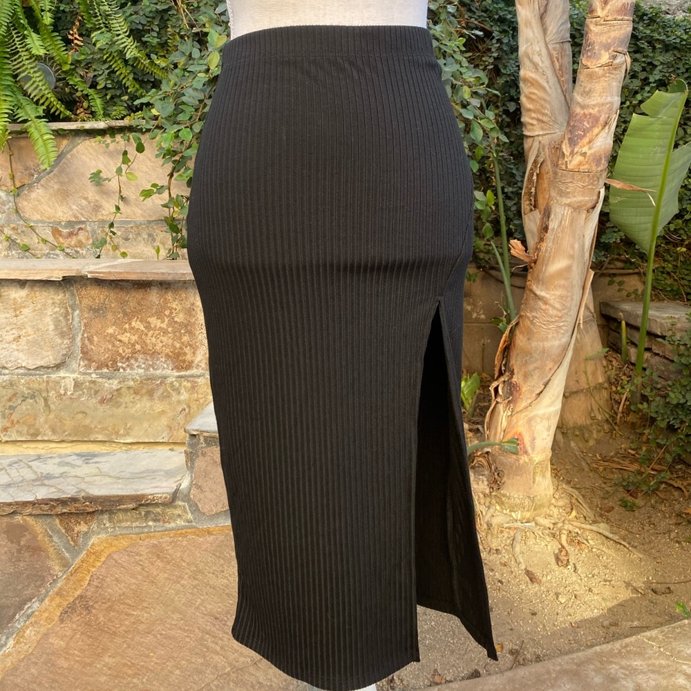 NWOT ribbed midi skirt with slit